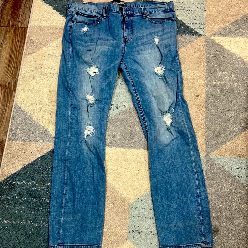 Blue RSW skinny tapered jeans distressed style made with great material!